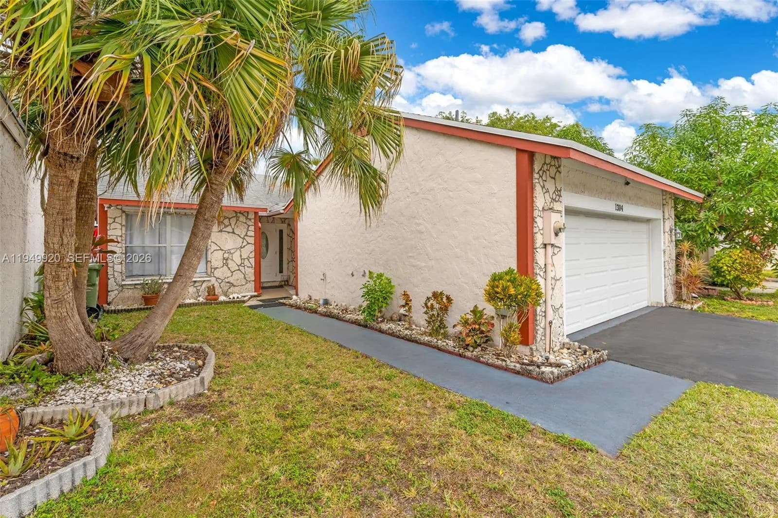 1304 Redstart Ct, Homestead FL 33035