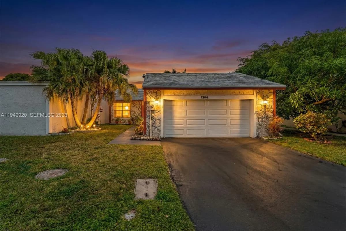 1304 Redstart Ct, Homestead FL 33035