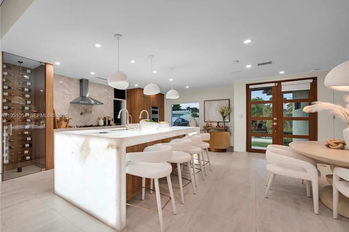 1810 NE 43rd Ct, Oakland Park FL 33308