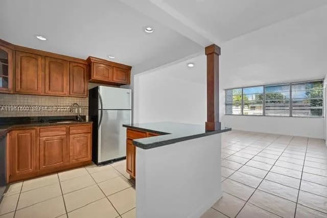 2175 NE 170th St # 206, North Miami Beach FL 33162