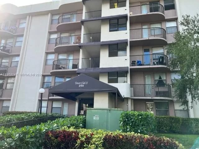 1 bedroom 1 bath for sale at 2701 Riverside Dr # B, Coral Springs FL 33065