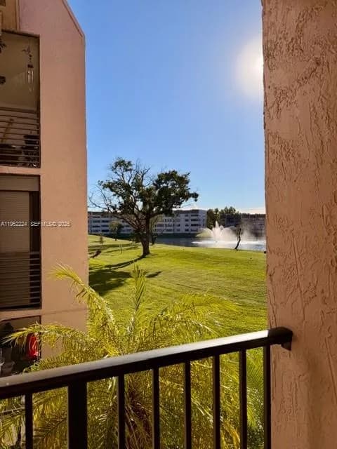 10405 Sunrise Lakes Blvd # 202, Sunrise FL 33322