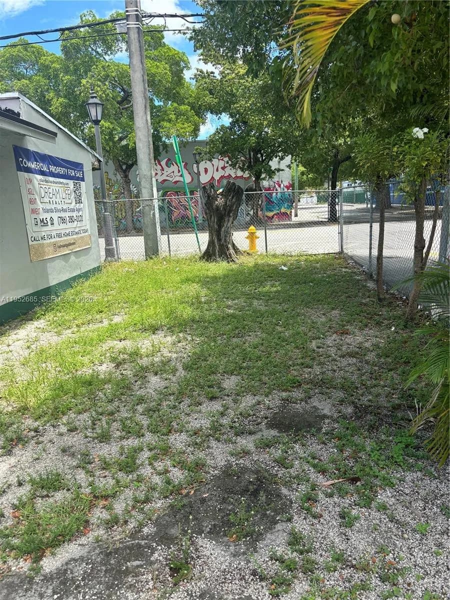 203 NW 35th St, Miami FL 33127