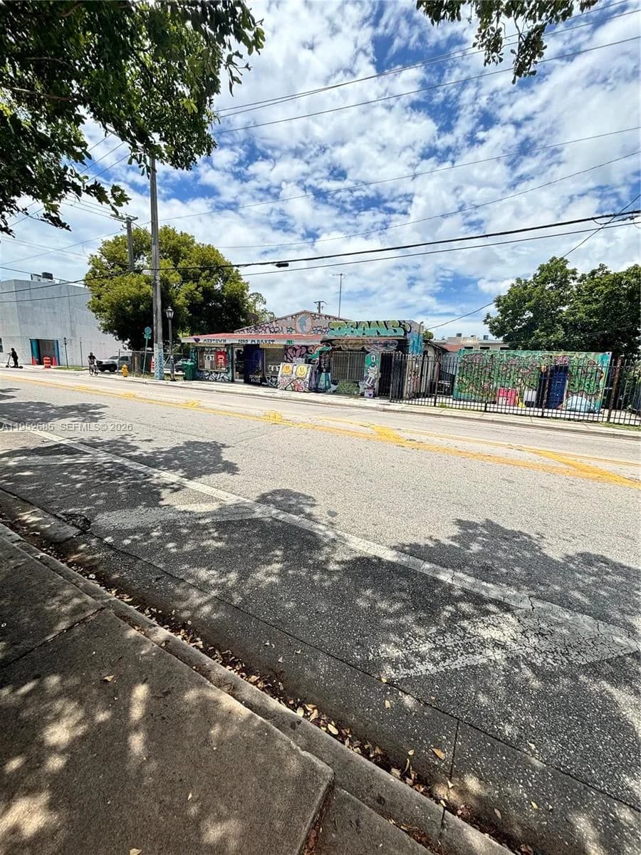 203 NW 35th St, Miami FL 33127