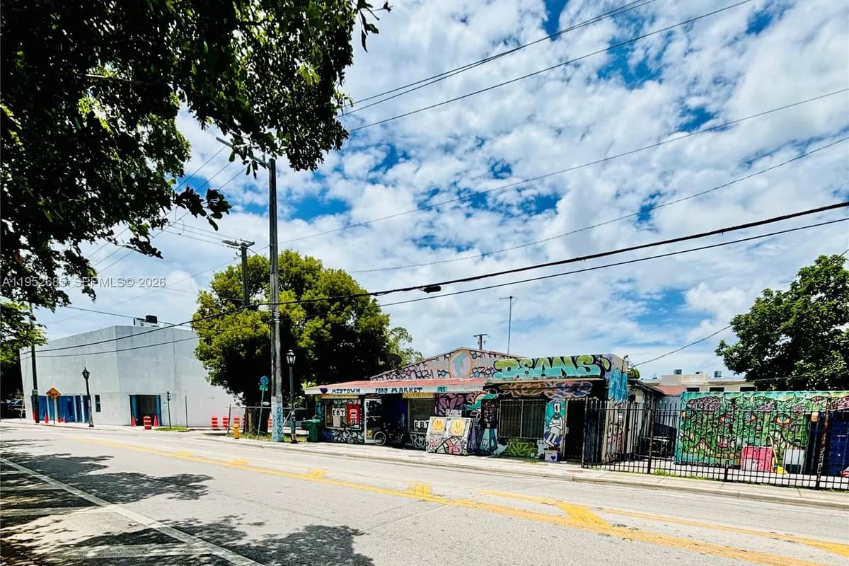 203 NW 35th St, Miami FL 33127