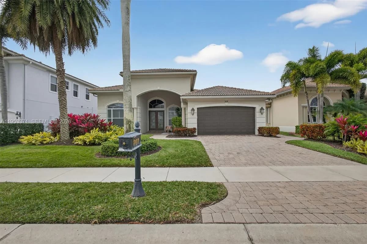 307 Charroux Dr, Palm Beach Gardens FL 33410