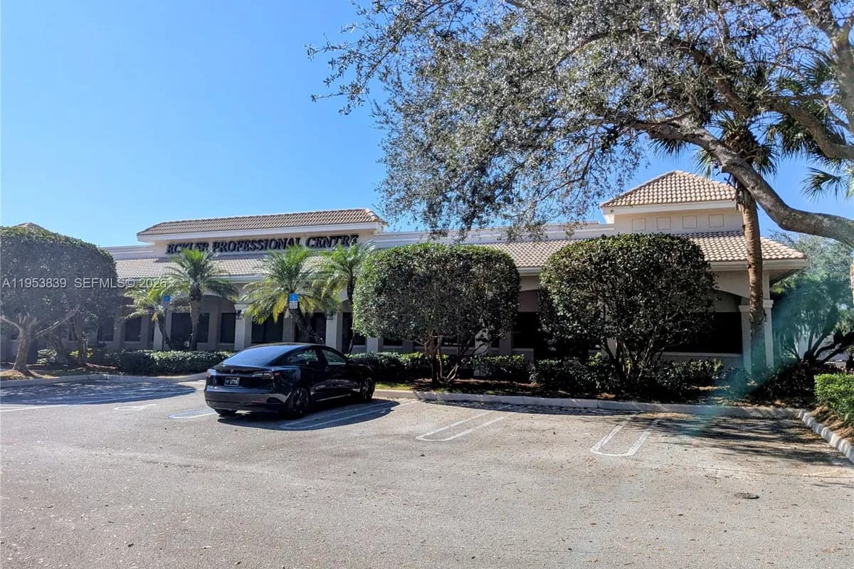 4700 Riverside Dr # 110, Coral Springs FL 33067