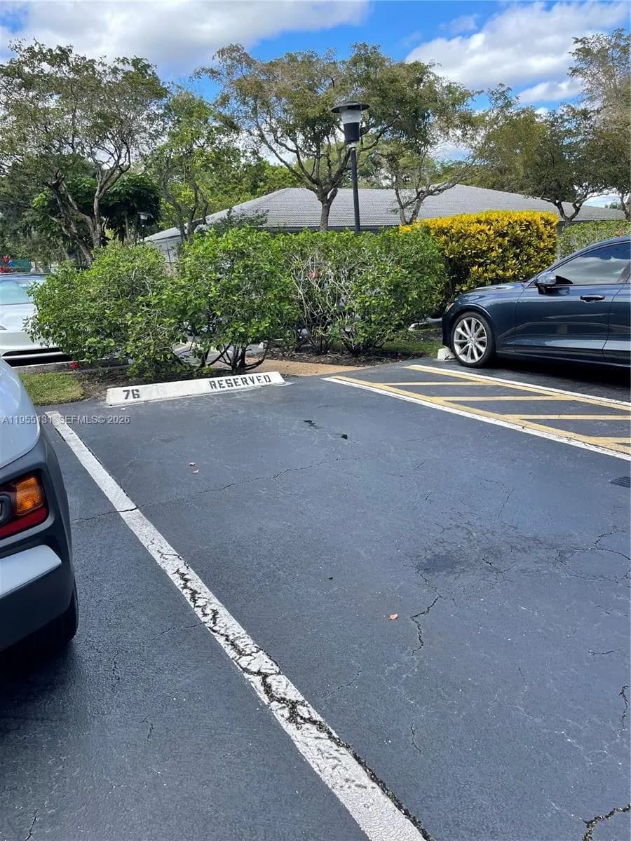 5860 NW 44th St, Lauderhill FL 33319