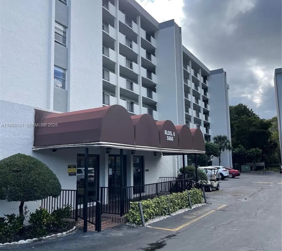 5860 NW 44th St, Lauderhill FL 33319