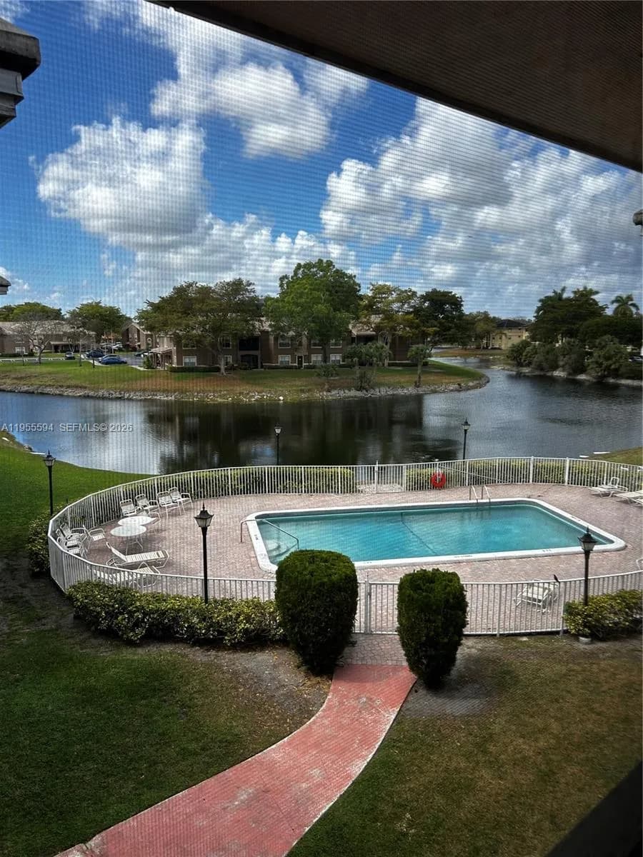 1 bedroom 1 bath for sale at 2850 Forest Hills Blvd # 310, Coral Springs FL 33065