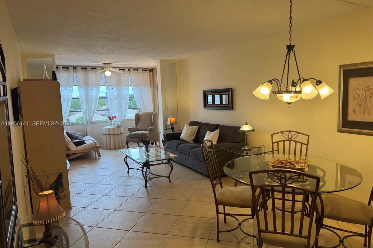 2861 Somerset Dr # 407, Lauderdale Lakes FL 33311