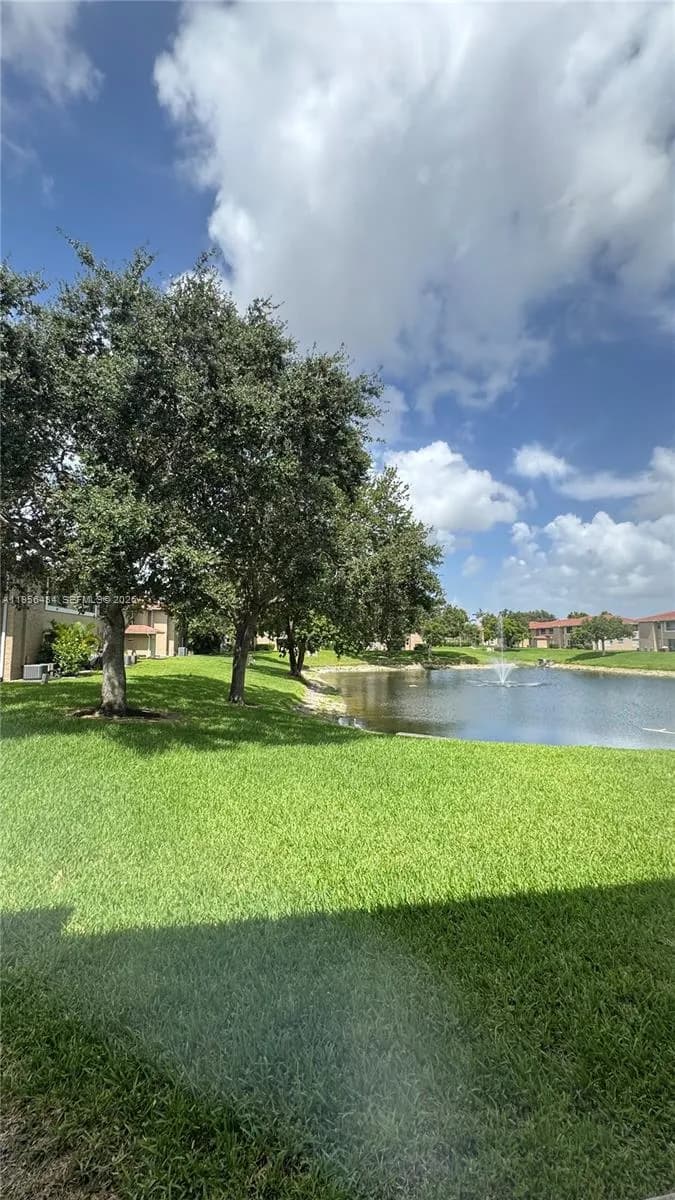 900 Twin Lakes Dr # A, Coral Springs FL 33071