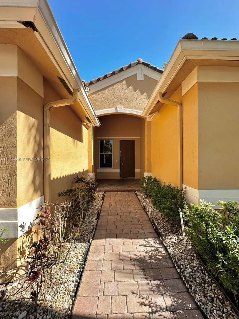 1831 Mariners Ln, Weston FL 33327