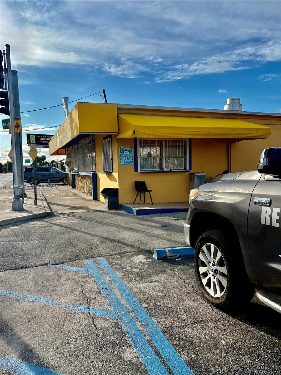 8401 NW South River Dr, Medley FL 33166