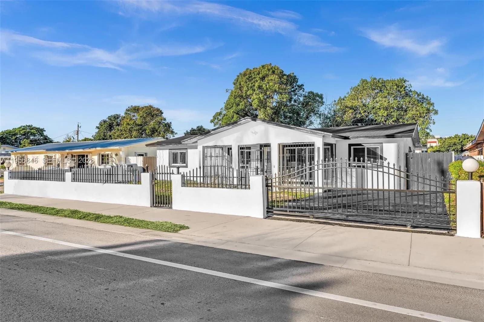 560 N Perviz Ave, Opa-Locka FL 33054