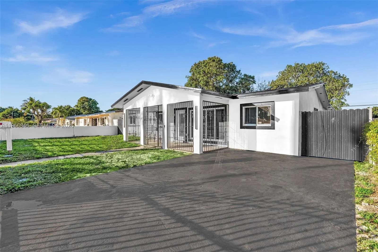 560 N Perviz Ave, Opa-Locka FL 33054