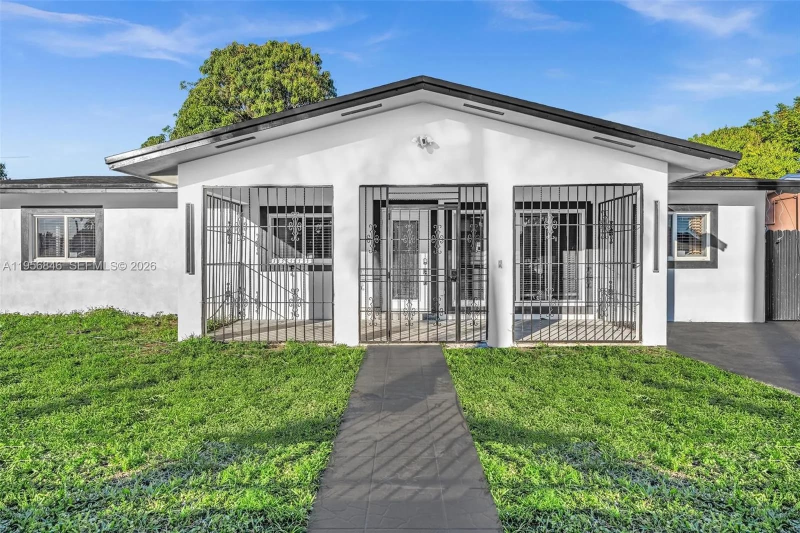 560 N Perviz Ave, Opa-Locka FL 33054