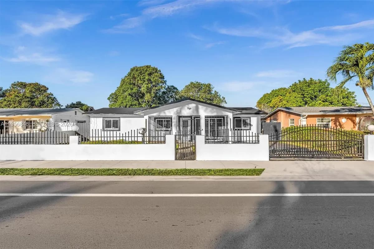 560 N Perviz Ave, Opa-Locka FL 33054