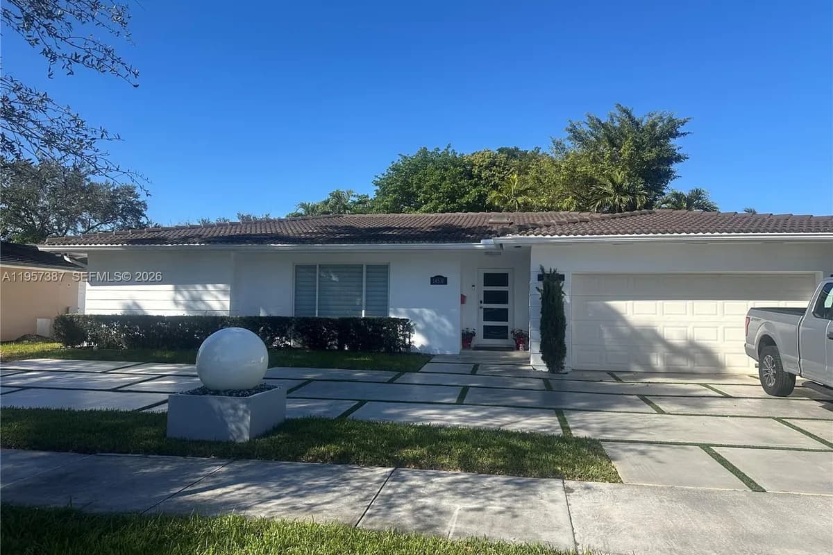14530 Sabal Dr, Miami Lakes FL 33014