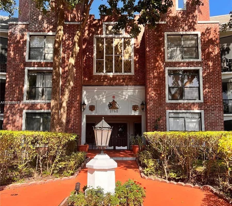 3760 Inverrary Dr # 2R, Lauderhill FL 33319