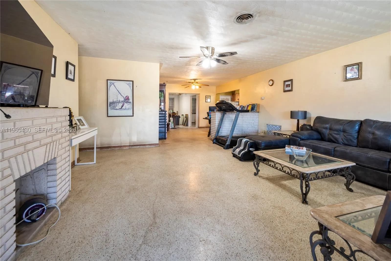 600 SW 11th Ave, Hallandale Beach FL 33009