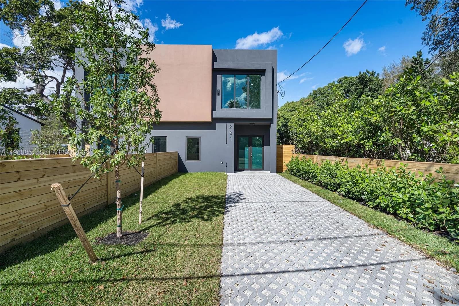 281-283 NW 52nd St, Miami FL 33127