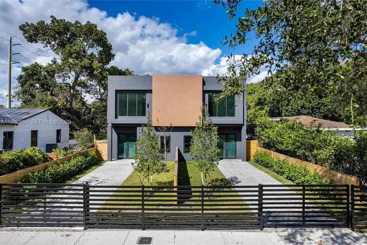 281-283 NW 52nd St, Miami FL 33127