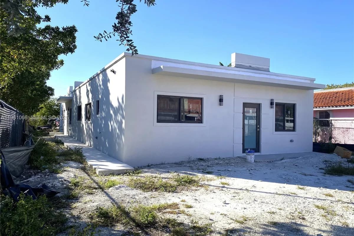 2474 W 4th Ct, Hialeah FL 33010