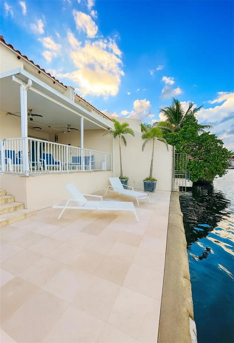 7282 Jacaranda Ln, Miami Lakes FL 33014