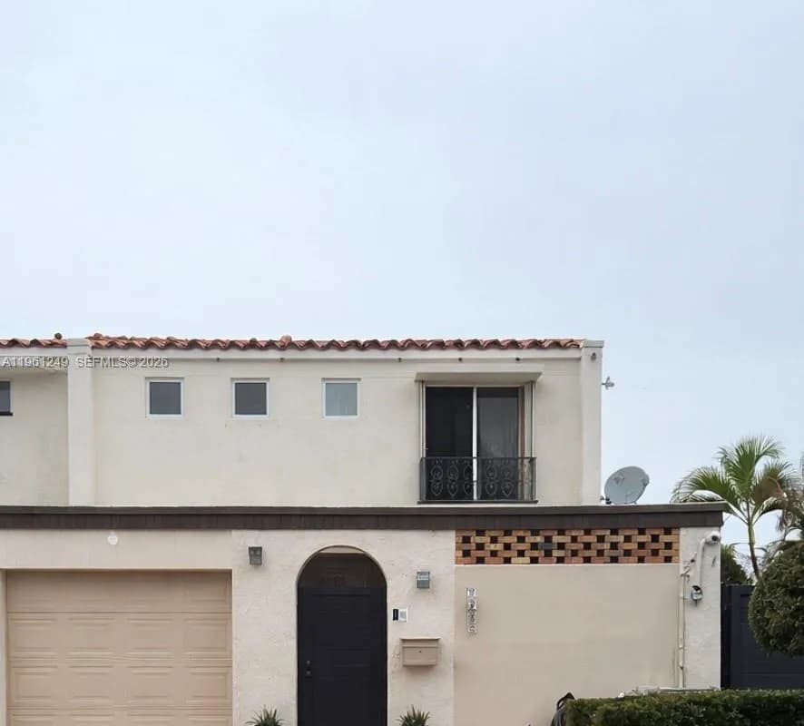 7282 Jacaranda Ln, Miami Lakes FL 33014