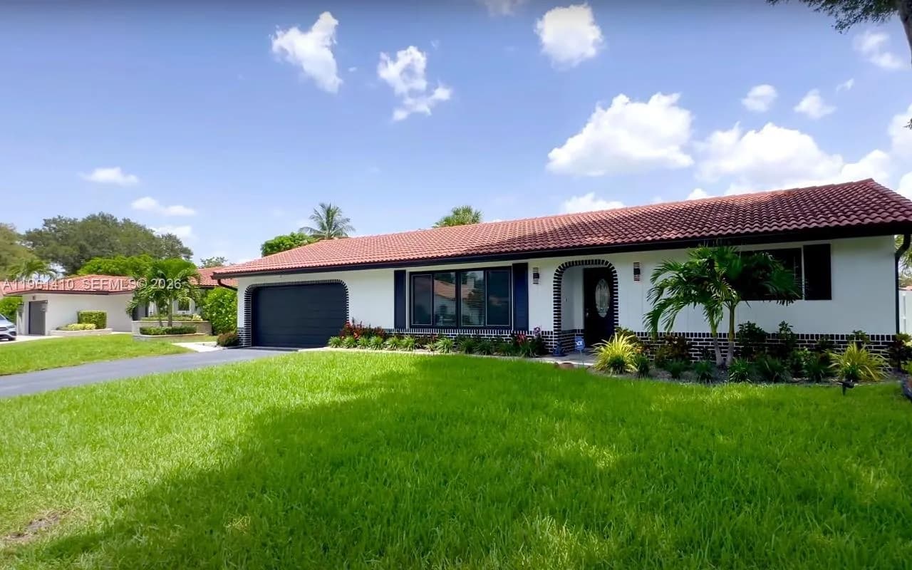 8275 Shadow Wood Blvd, Coral Springs FL 33071
