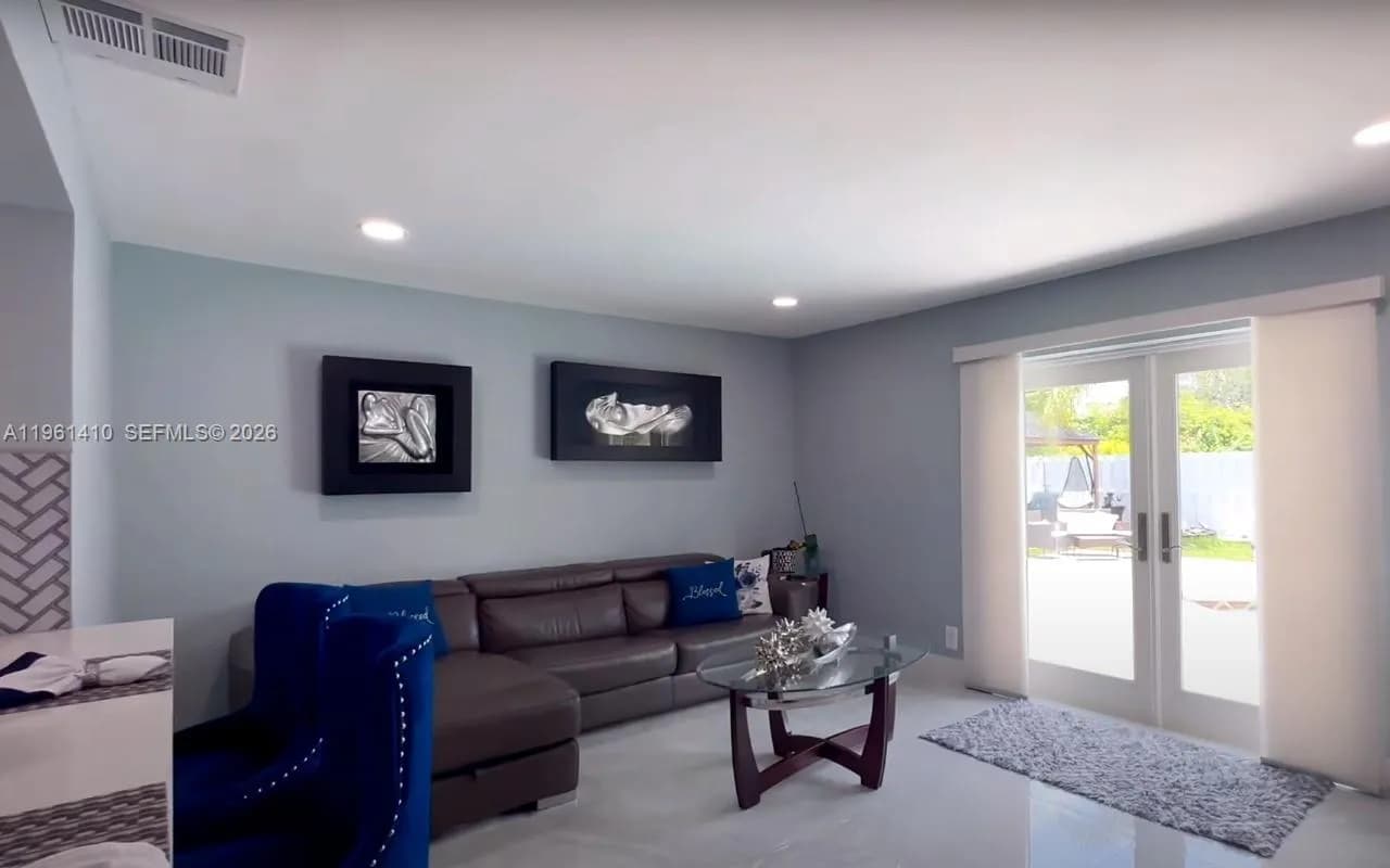 8275 Shadow Wood Blvd, Coral Springs FL 33071