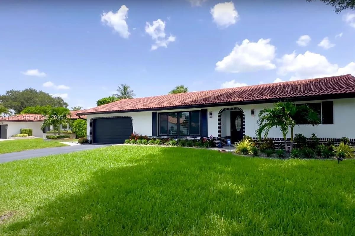8275 Shadow Wood Blvd, Coral Springs FL 33071