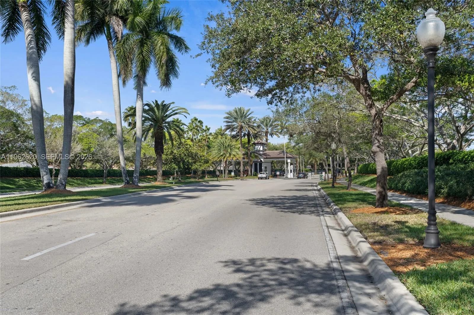 625 Bald Cypress Rd, Weston FL 33327