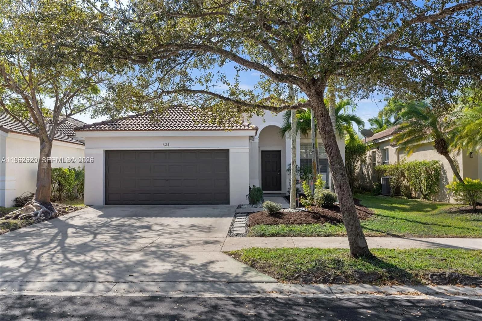 625 Bald Cypress Rd, Weston FL 33327