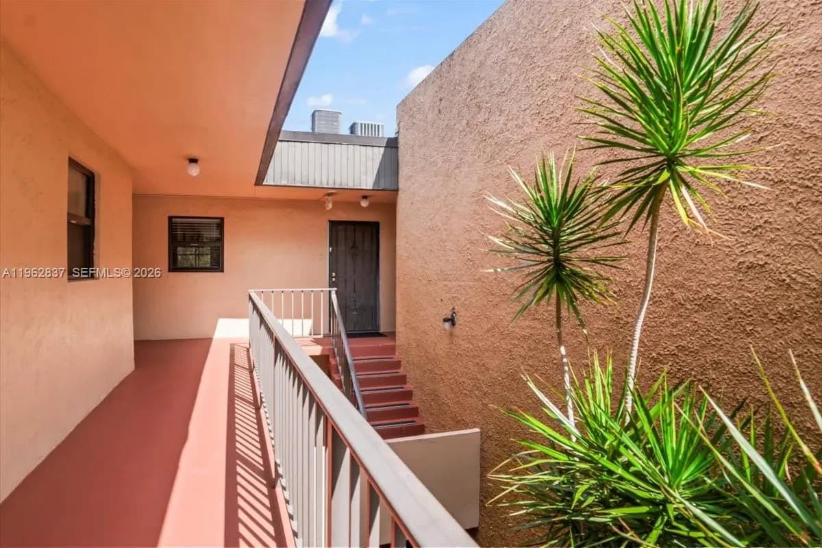 8851 N New River Canal Rd # 16E, Plantation FL 33324