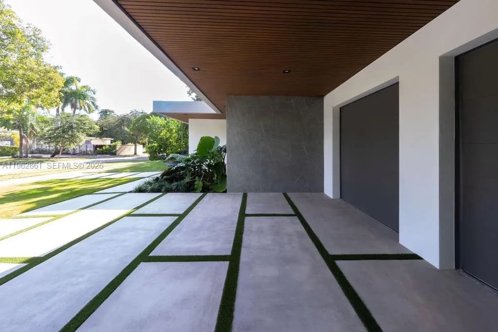 215 Shore Dr S, Coconut Grove FL 33133