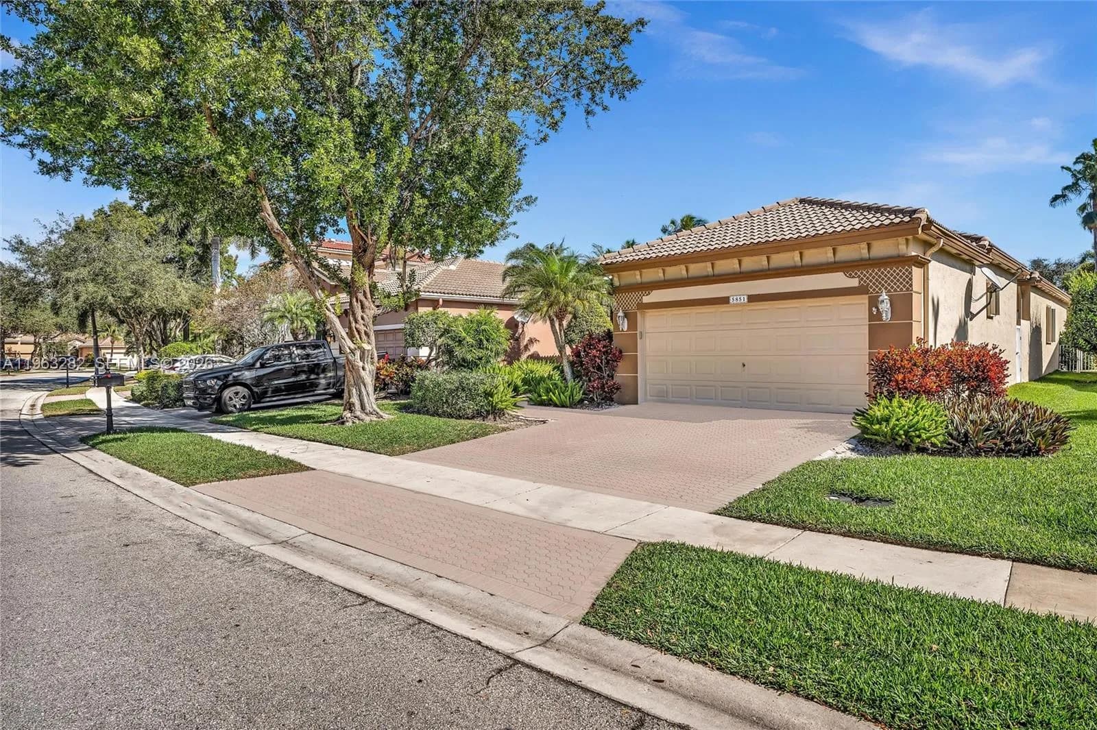 5851 NW 125th Ter, Coral Springs FL 33076