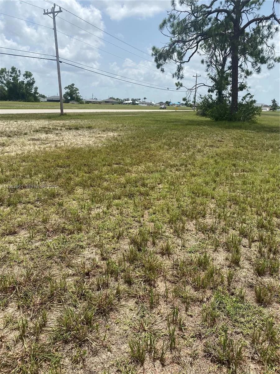 543 DIPLOMAT PKWY W, Cape Coral FL 33993