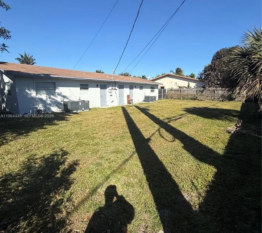 310 NE 38th St, Deerfield Beach FL 33064