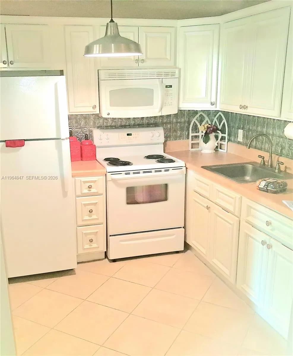 3000 Springdale Blvd # V207, Palm Springs FL 33461