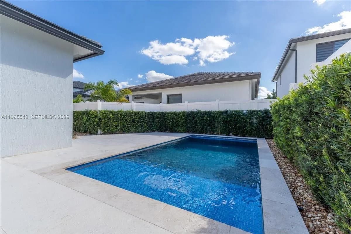 8096 NW 48th Ter, Doral FL 33166