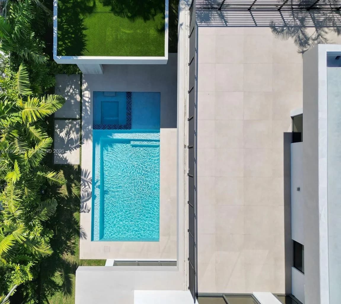 215 S Shore Dr, Miami FL 33133