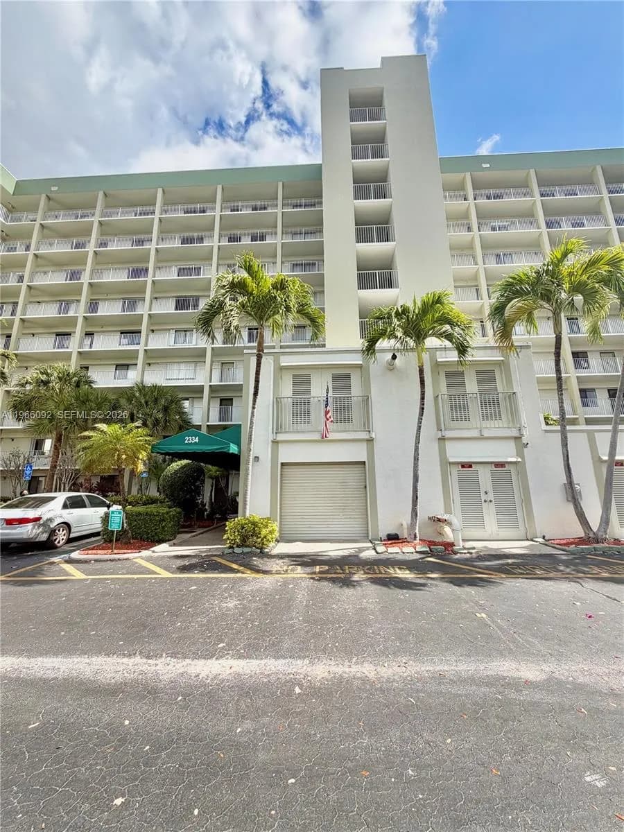 2334 S Cypress Bend Dr # 505, Pompano Beach FL 33069