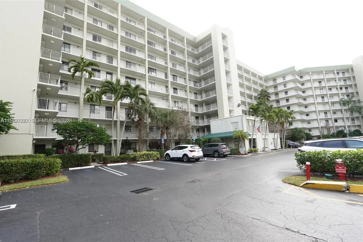2334 S Cypress Bend Dr # 505, Pompano Beach FL 33069