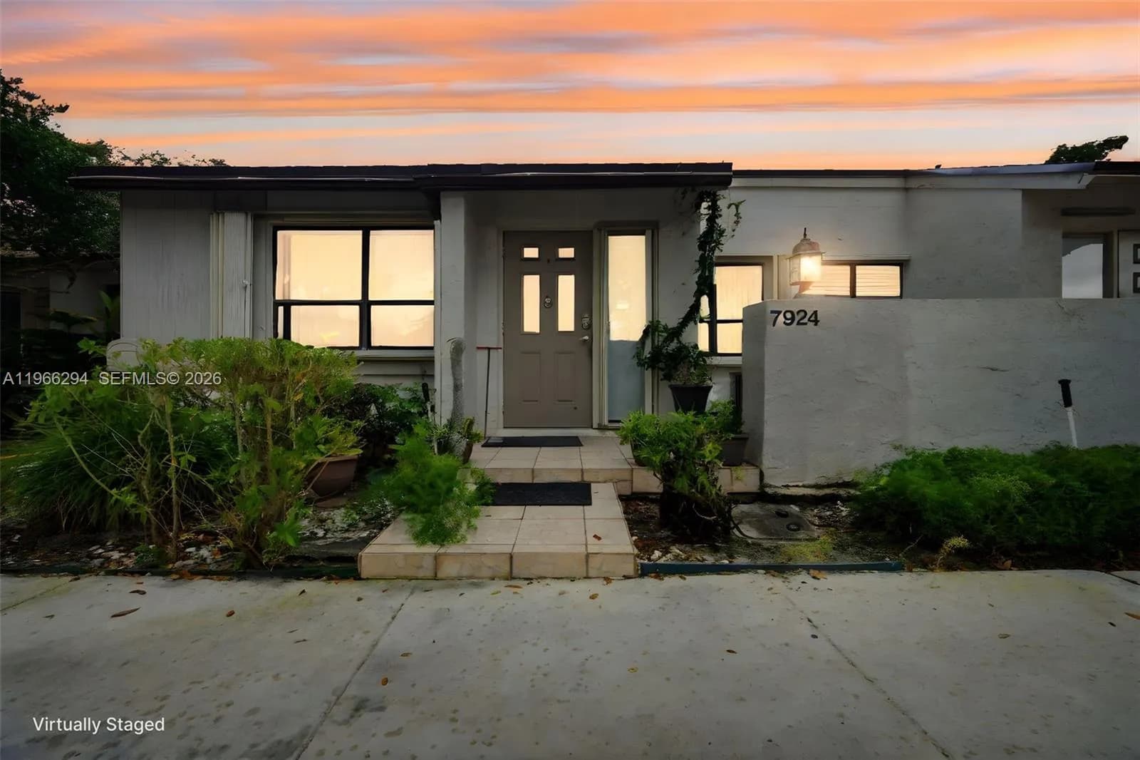 7924 NW 10th St, Plantation FL 33322