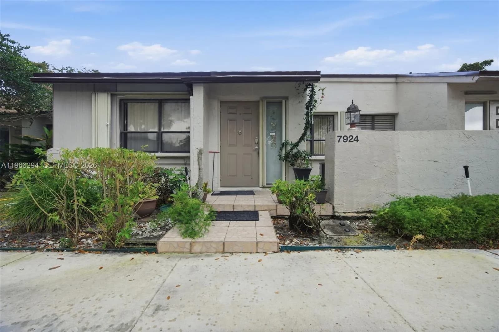 7924 NW 10th St, Plantation FL 33322