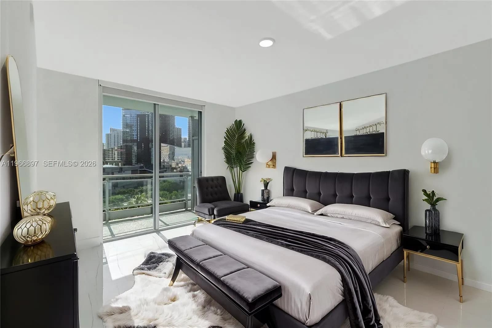 90 SW 3rd St # 1602, Miami FL 33130