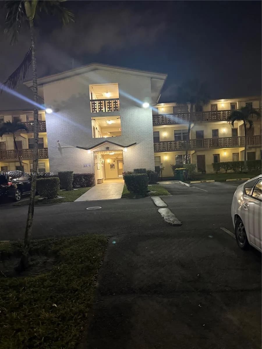 1 bedroom 1 bath for sale at NE 14TH AVE 16790 # 109, North Miami Beach FL 33162