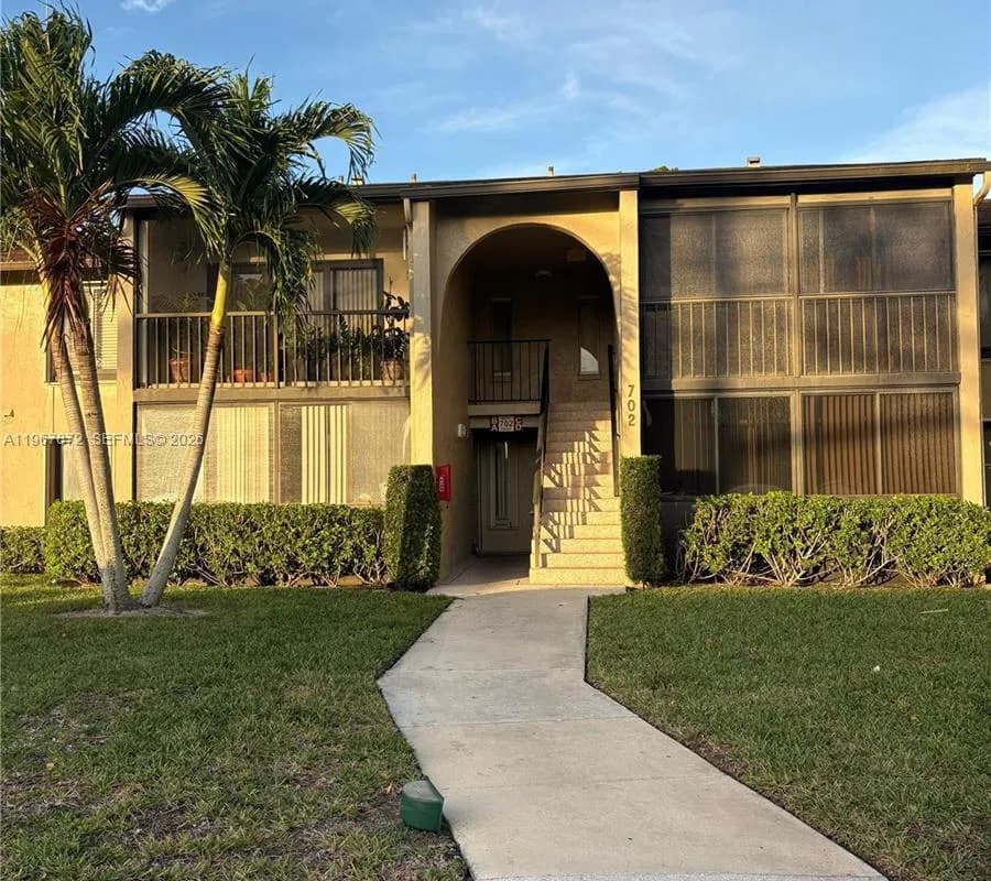 702 Sunny Pine Way # A1, Green Acres FL 33415